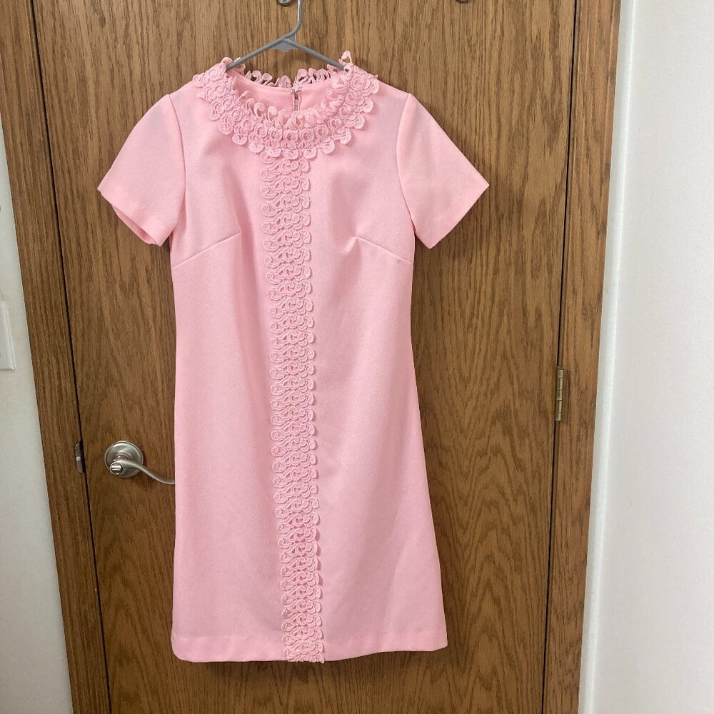 Vintage 1960s Baby Pink Shift Dress with Applique Lace Trim - 6 - Picture 1 of 8